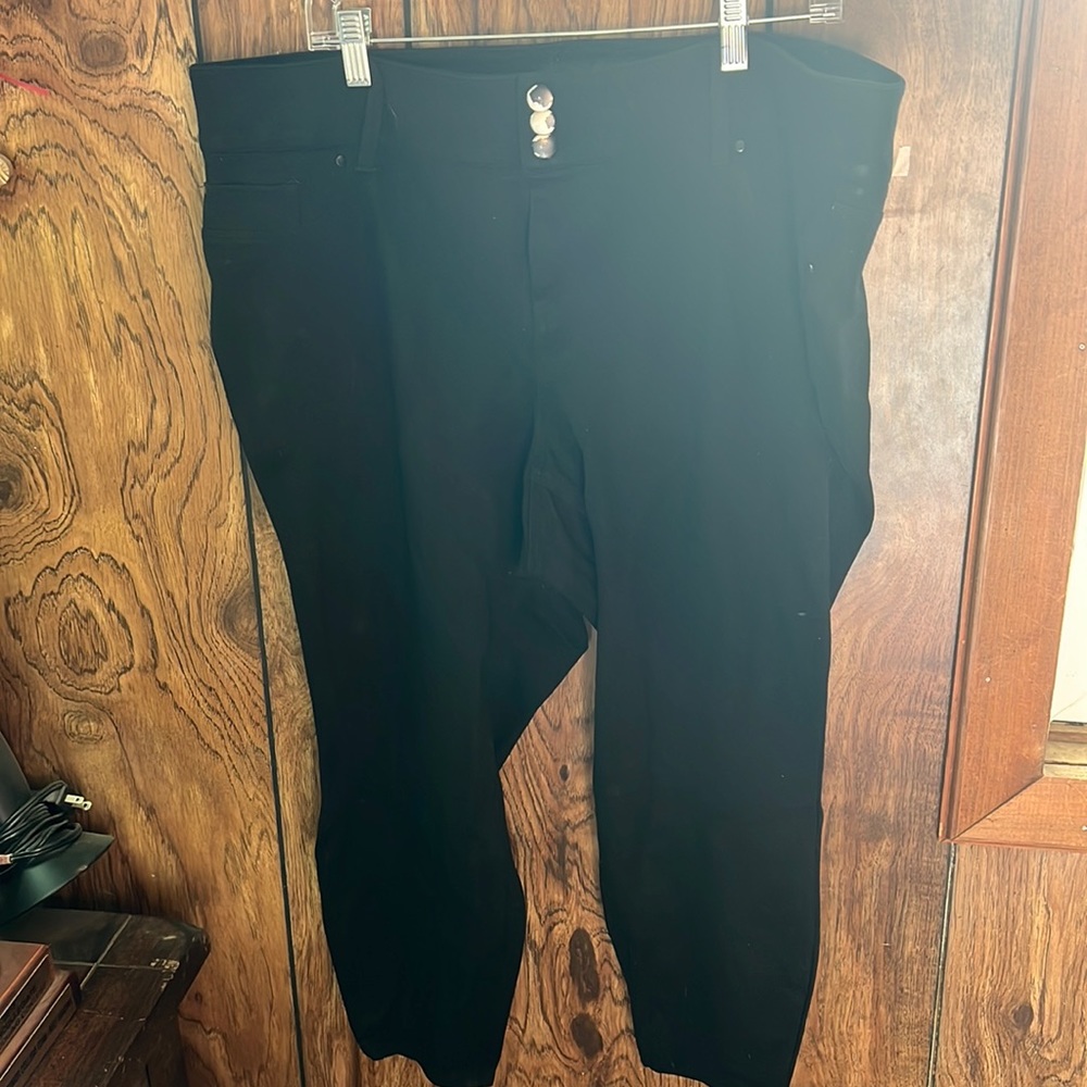 Torrid Black Ponte cropped jegging 22XS